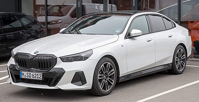 BMW i5 electric sedan representing flexible BEV production at BMW.